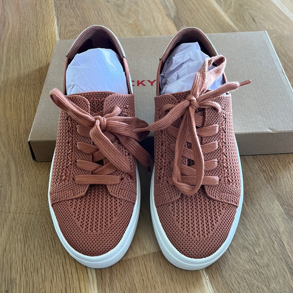 Lucky Brand knit sneakers size 6.5 womens